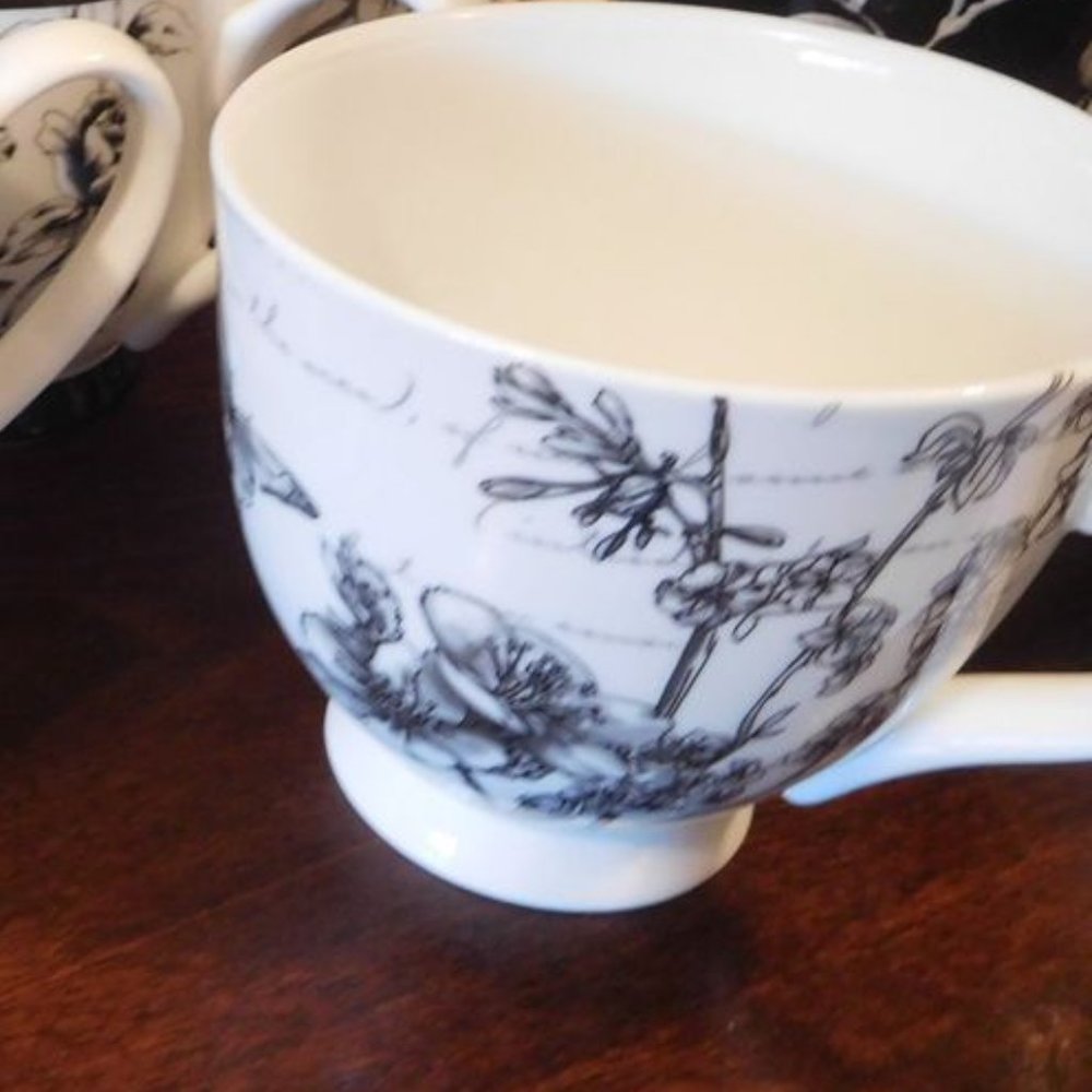 2 Footed Cups - Picture 2 of 2